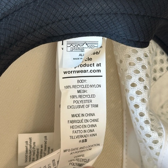 NEW Patagonia Duckbill Trucker Hat in Black/White - Picture 7 of 8